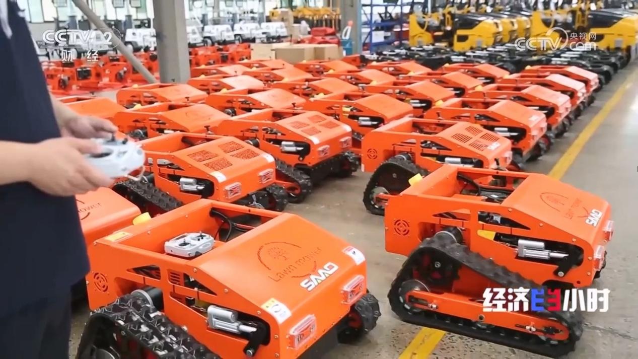 SAAO Group machinery.jpg SAAO Group machinery.jpg
