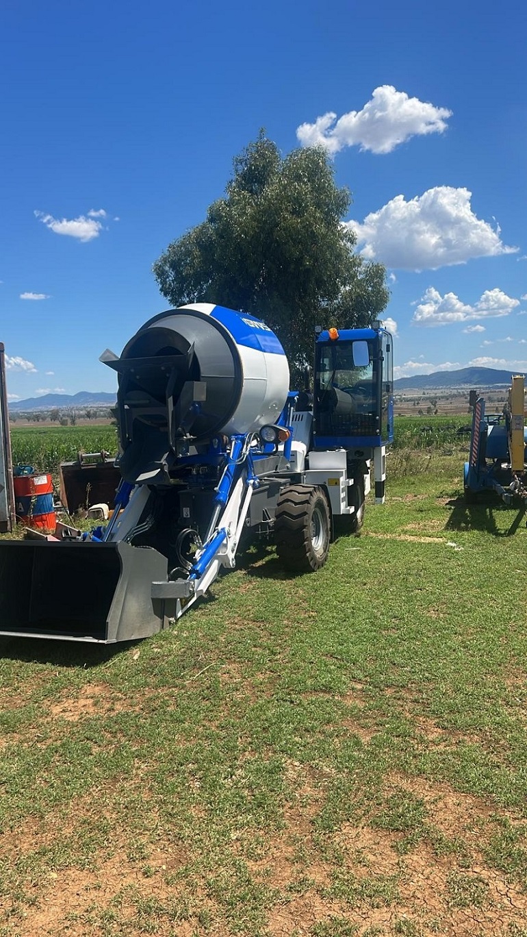 Self-Loading Concrete Mixer.jpg Self-Loading Concrete Mixer.jpg